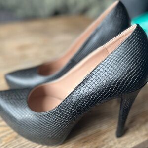 BCBGeneration platform high heels never worn size 7 black